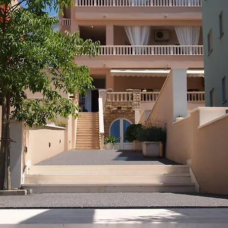 Agava Begic Апартаменти *